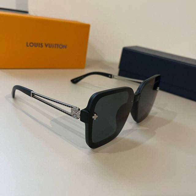Louis Vuitton New Polarized Sunglasses, Cool Design, Not Necessarily For Men, Bu