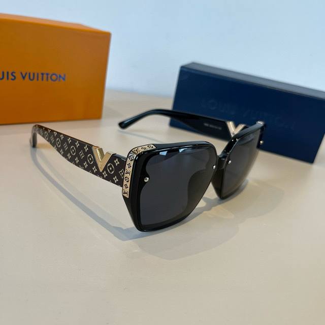 Lv Louis Vuitton Sunglasses, Face-Flattering Sun Protection, Premium Lightweight
