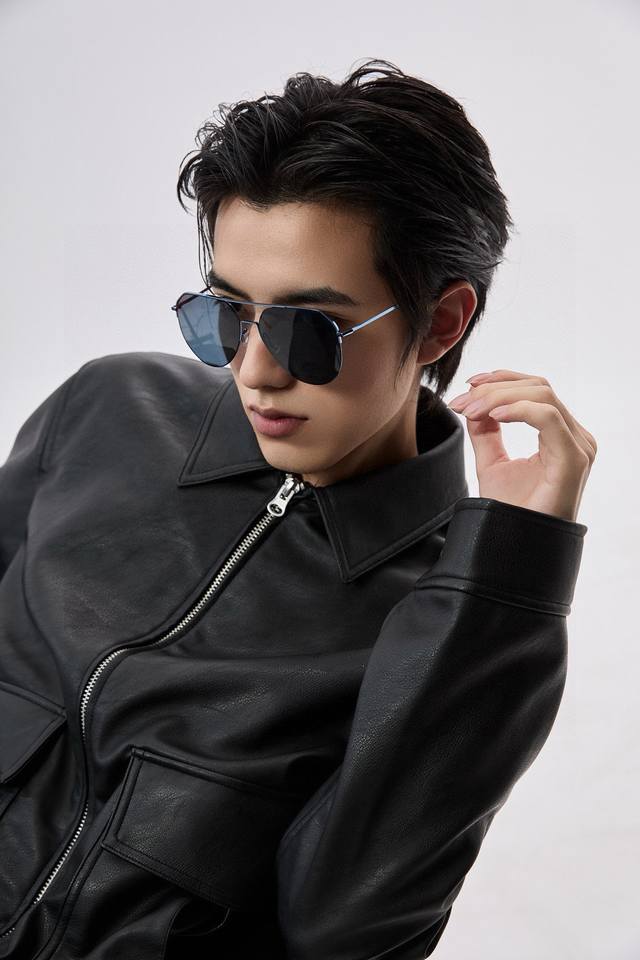 Gucci Men's Vibrant Pilot Polarized Sunglasses. Material: High-Definition Nylon