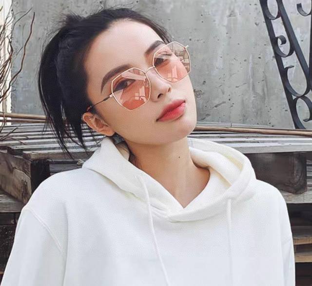 Chanel New Nylon Polarized Sunglasses, Frameless Diamond-Cut Edges For A Premium