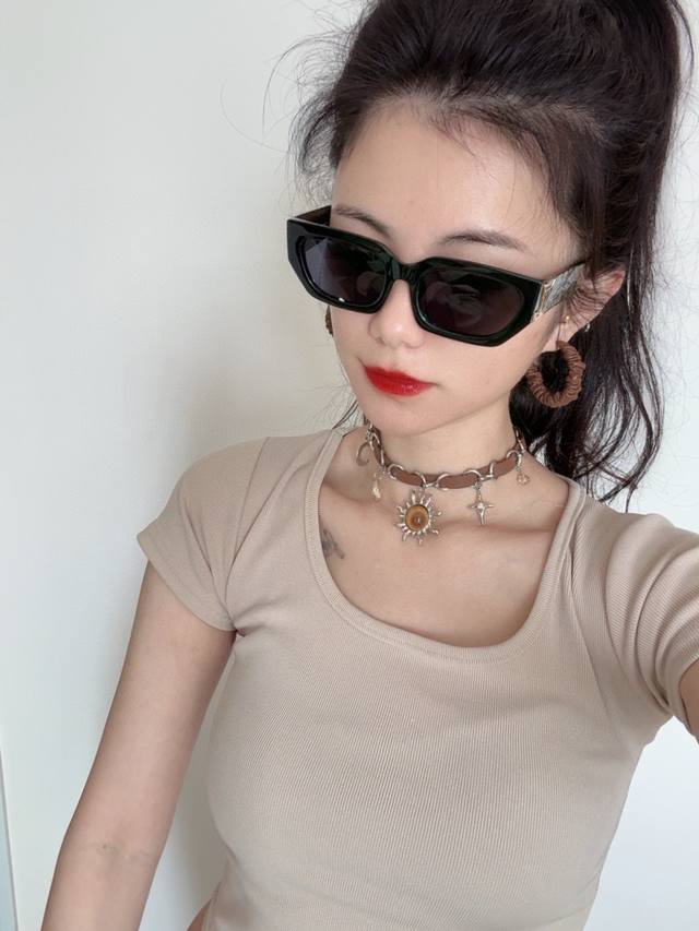 Lv 2025 New Women's Square Frame Sunglasses Driving Sunglasses New Sunglasses Fa