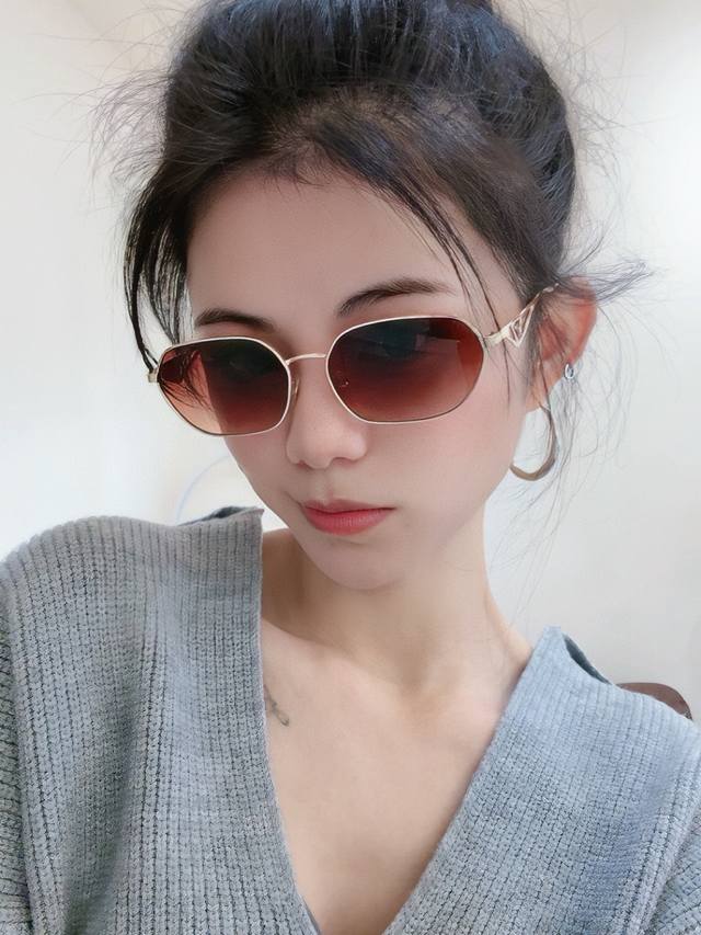 Prada Prada 2025 New Sunglasses Masterfully Crafted..Latest High-End Fashionable
