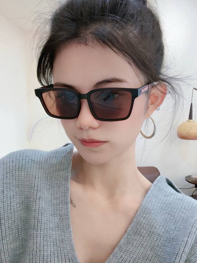 Tr Polarized Series Prada Oversized Sunglasses Classic Square Frame Design, Flat