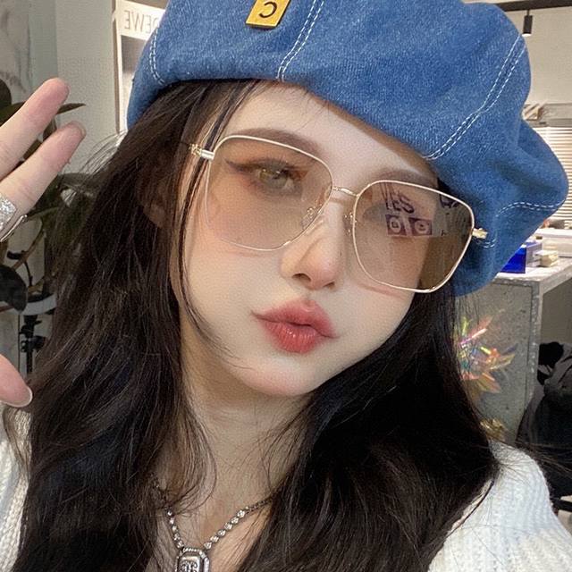 Gucci 2025 Official New Arrival, Same Style As Many Celebrities, New Large-Frame