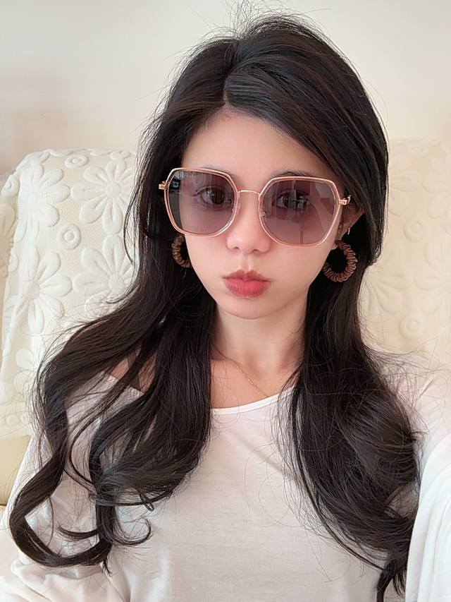Gucci Sunglasses 2025 New Model Square Frame Design That Is Elegant While Visual