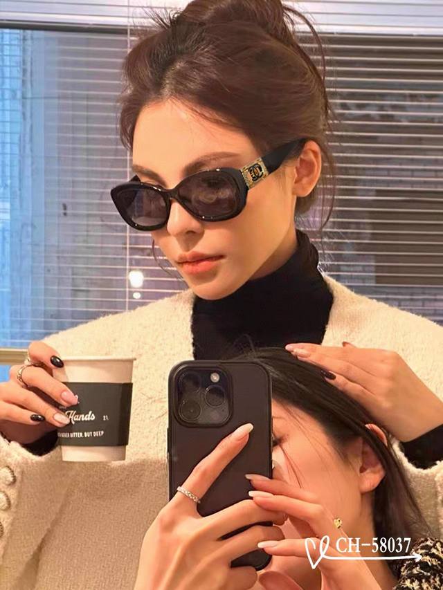French Chanel - Chanel . Polaroid Resin High-Definition Lenses . Tr Frame - Ligh