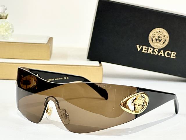 Oversized Versac* Model: Ove2280 Size: 142 Mouth 18-125