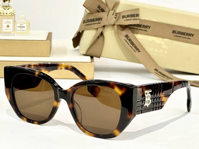 Burberry Model: Be6020 Size: 54-19 145