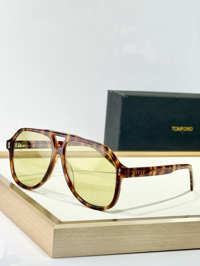Gucci Model: Gg1042S Size: 58-14-145