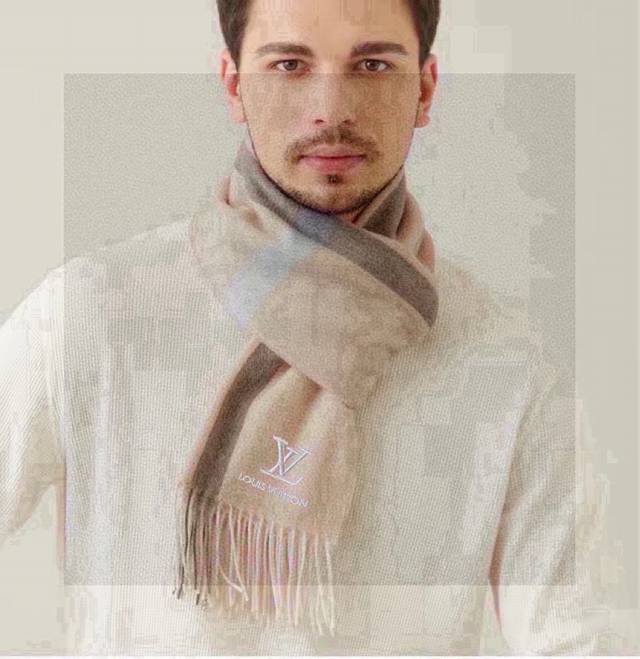 A Rare High-End Men's Style, Perfect As A Family Gift. The Fabric Is Absolutely