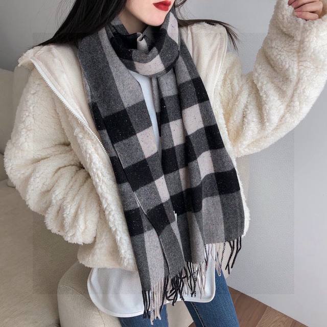 It's So Beautiful It Makes You Want To Scream! This Burberry-Style Scarf Uses Co