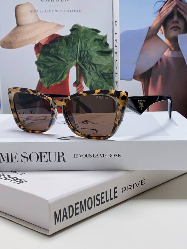 Prada 2025 New Sunglasses, Avant-Garde Trend, Men's Streetwear, Pillow-Shaped Su