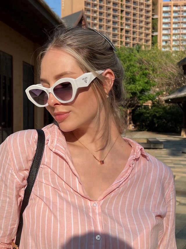 Prada High-End Unisex Sunglasses, Sun-Blocking And Face-Shaping Glasses