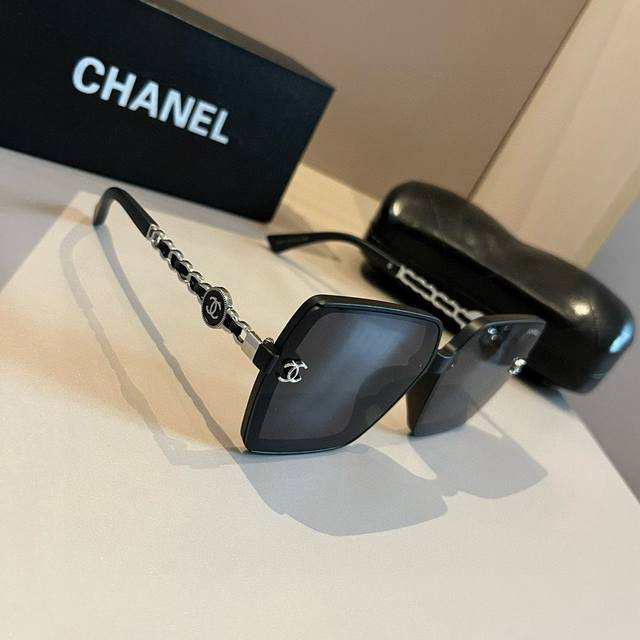 Chanel Chanel Sunglasses, Same Style As Many Celebrities' Chanel New Large-Frame