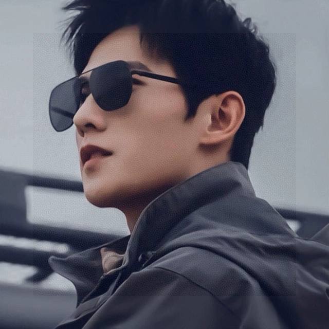 Gucci New Arrival Unisex Couple's Sunglasses, Multi-Angled Wayfarer-Style With I