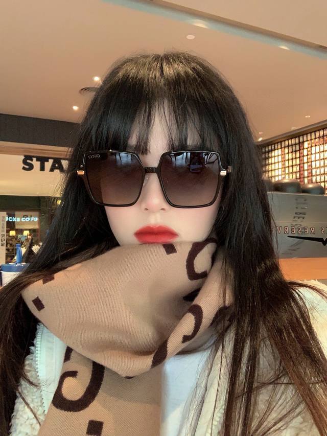 Gucci 2025 New Arrival Sunglasses Elegant Diamond-Embellished Design, Comfortabl