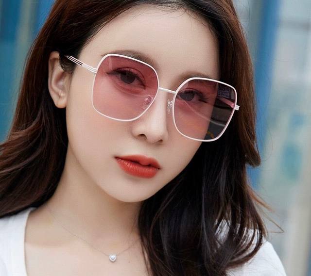 Gucci 2025 Spring New Arrival Latest Square Frame Sunglasses Trending Among Infl
