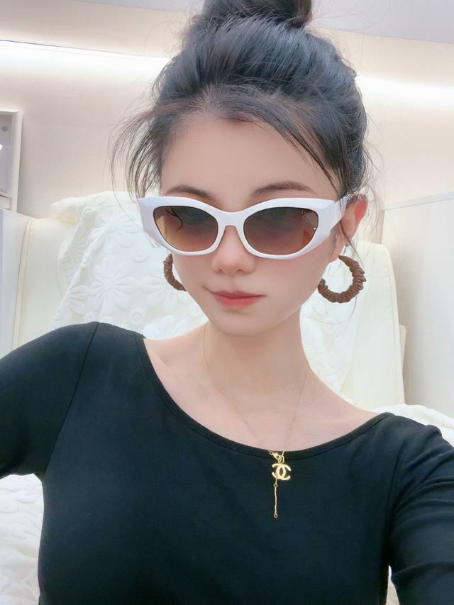 Dior 2025 Spring New Arrival Trendy Bestseller Fashionable Small Frame Sunglasse