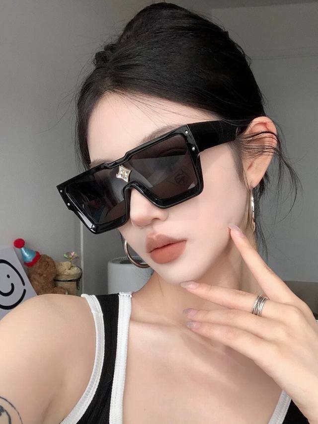 Lv 2025 New Women's Square Frame Sunglasses Driving Sunglasses New Sunglasses Fa