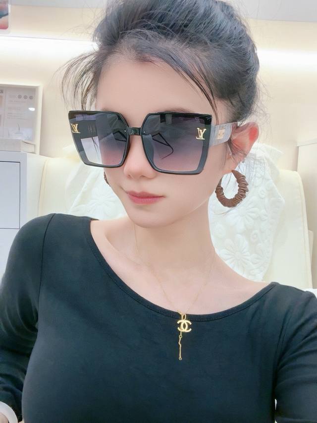 Lv 2025 New Women's Square Frame Sunglasses, Driving Sunglasses, New Sunglasses,