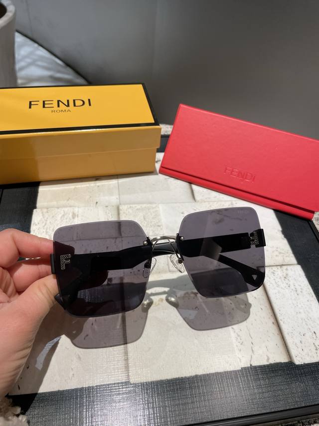 Fendi's Latest Polarized Metal Women's Sunglasses, Material: Polarized Hd Lenses