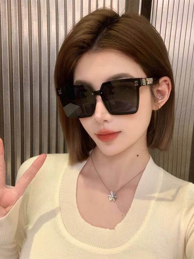 Herm S* Women's Square Retro Korean-Style Instagram-Inspired High-End Large-Fram