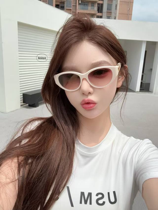 Gucc*Model: Gg1408 Size: 54 Mouth 18-145