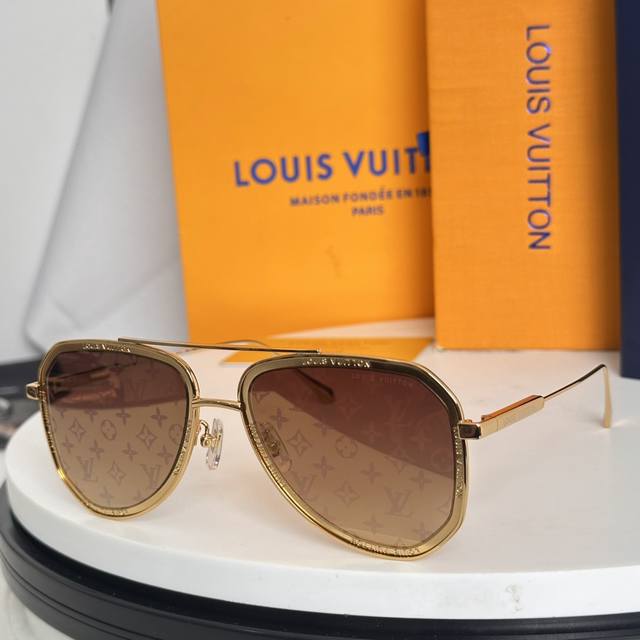 Louis Vuitto*Model: Z1317 Size: 56 Mouth 19-145