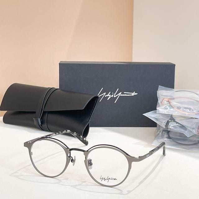 Yohji Yamamoto Model: 19-0077 Size: 49 Mouth 22-145 Titanium~~