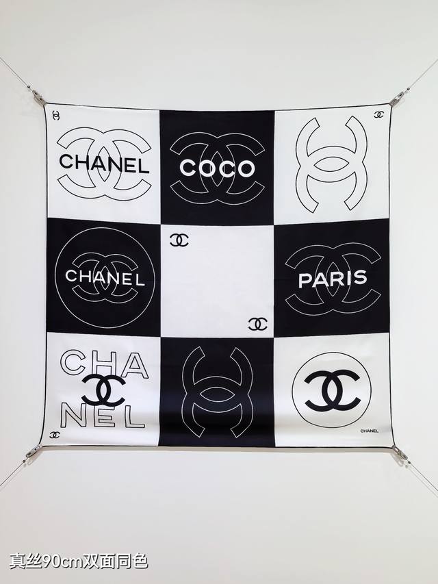 Scc2536 18-Meter Double-Sided 90X90 Cm Silk Twill, Chanel.