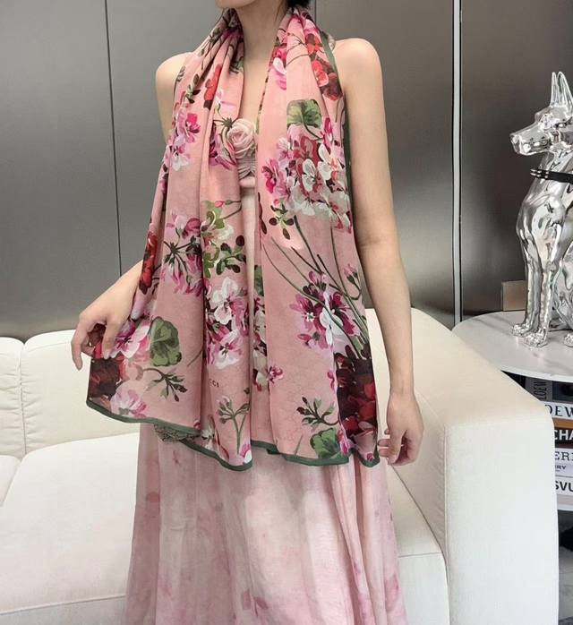 New Gucci's Hottest Classic Double-Layer Silk Scarf, Flagship Model From The Bou