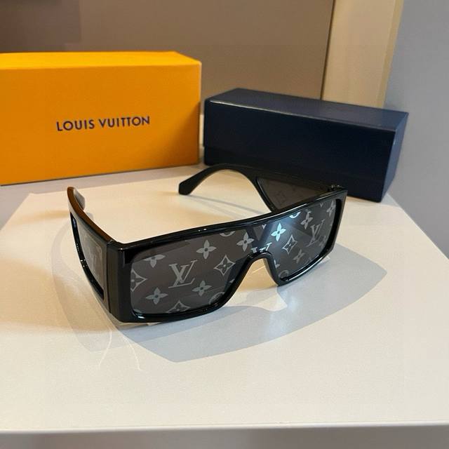 Lv Louis Vuitton, The Lens Logo Doesn't Obstruct Vision At All Extremely Well-Cr