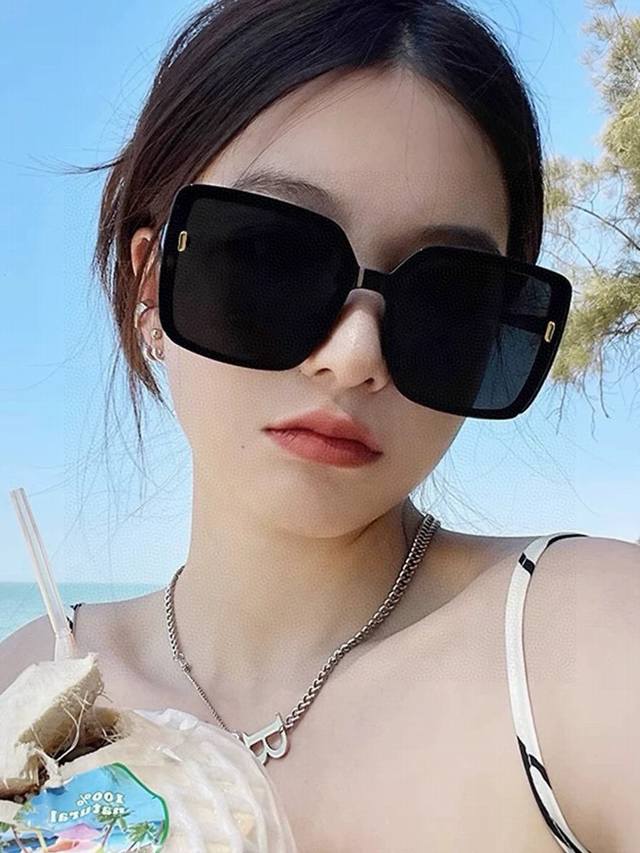 Dior 2025 New Arrival Trendy Bestseller Fashionable Square Frame Sunglasses Comf