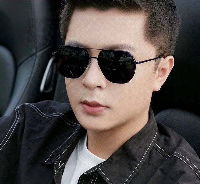 Gucci Men's Vibrant Pilot Polarized Sunglasses. Material: High-Definition Nylon