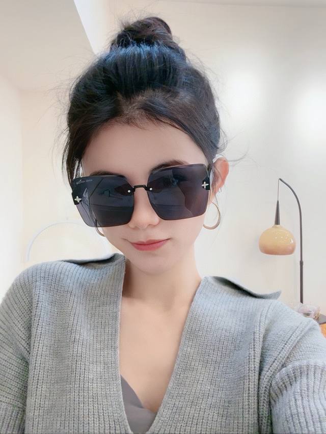 Lv Large-Frame Sunglasses Classic Square Frame Design, Flattering For All Face S