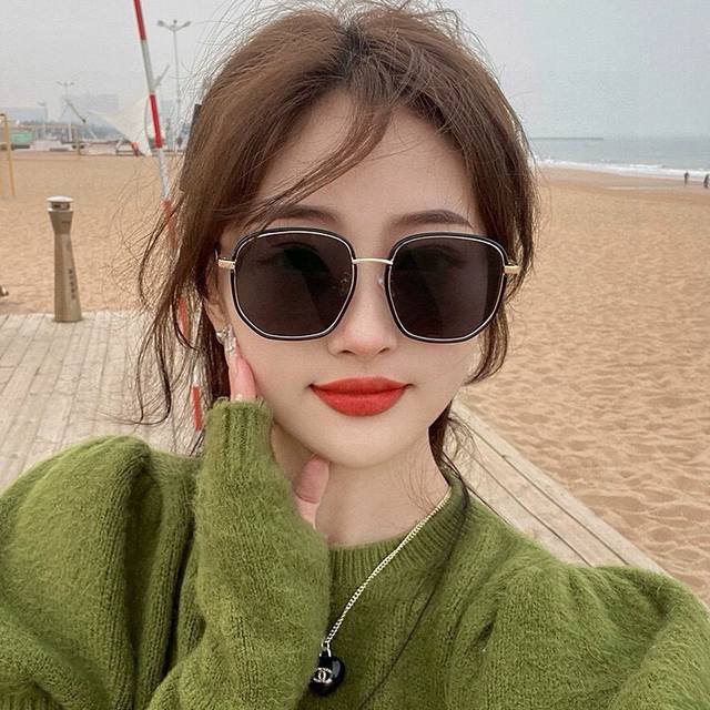 Gucci 2025 Spring New Arrival Latest Square Frame Sunglasses Trending Among Infl