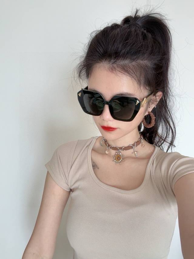 Fendi 2025 Spring New Arrival Trendy Bestseller Fashionable Square Frame Sunglas