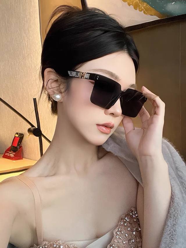 Herme* European And American Oversized Frame Sunglasses For Women, Trendy Square