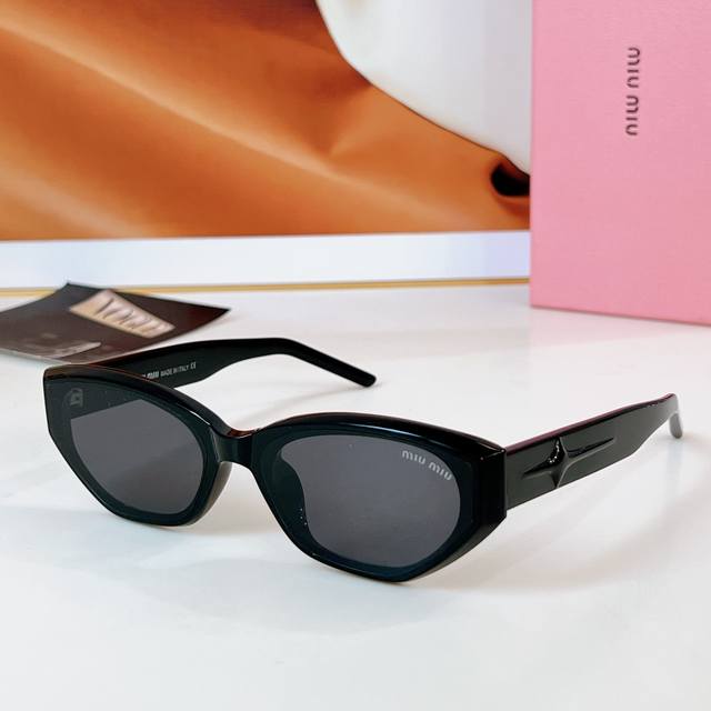Miumi* Model: Smu52Ws Size: 59 Mouth 17-147