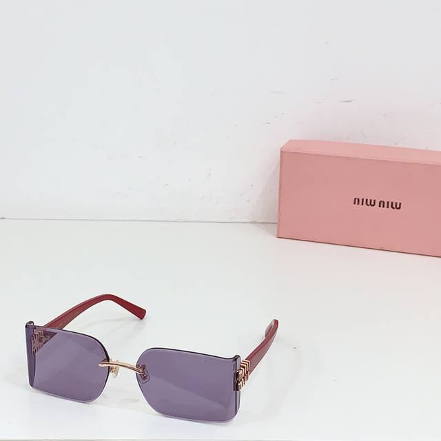 Miu M*Model: Mu 111Av Size: 63 Mouth 17-130