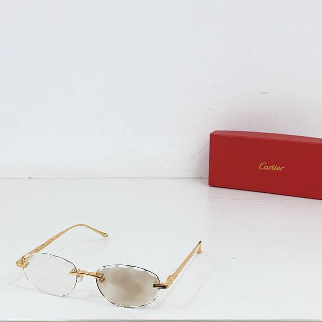 Color-Changing Cartier* Model: Ct0611S Size: 145
