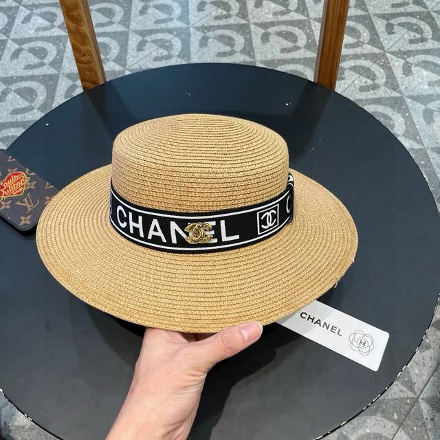 Chanel 2025 New Style Small Chanel-Style Flat-Top Straw Hat, A Must-Have For Goi
