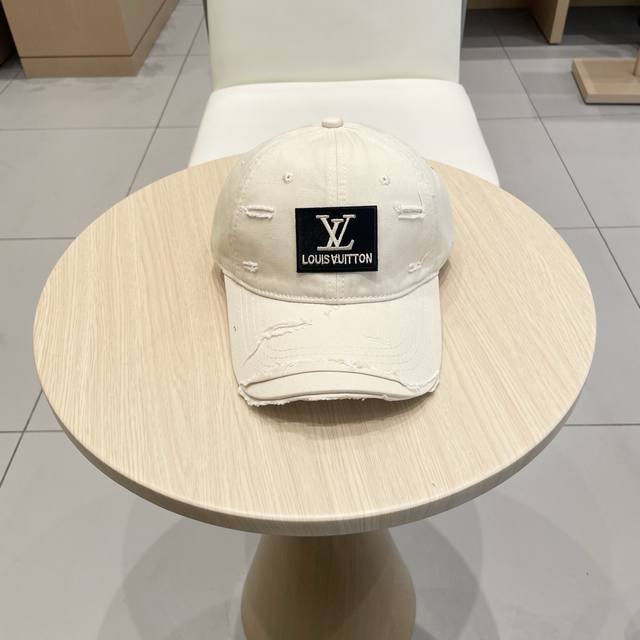 Louis Vuitton 2025 New Arrival. This Year, Every Hat From The Celine Collection