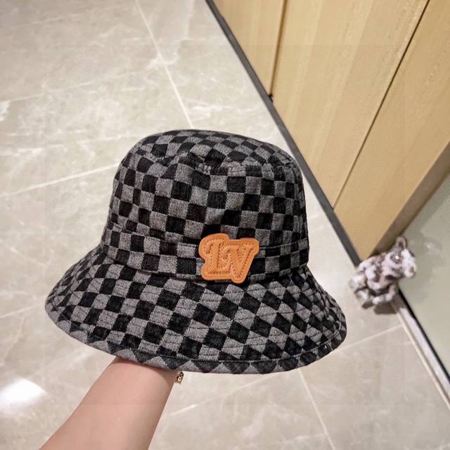 Special Dust-Proof Bag. Louis Vuitton 2025 New Chessboard Denim Fisherman's Hat