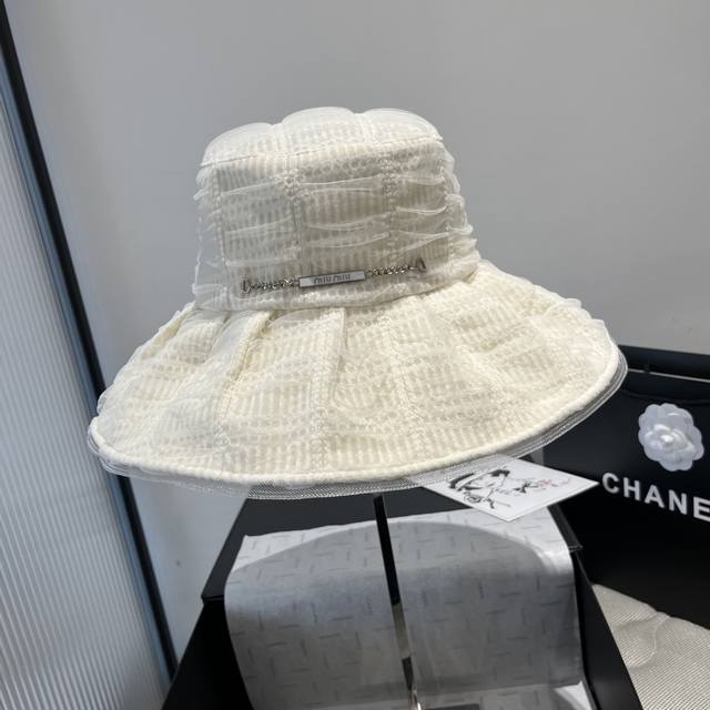 Miumiu New Fisherman's Hat, Pleated Edge Design, Foldable, Excellent Sun Protect