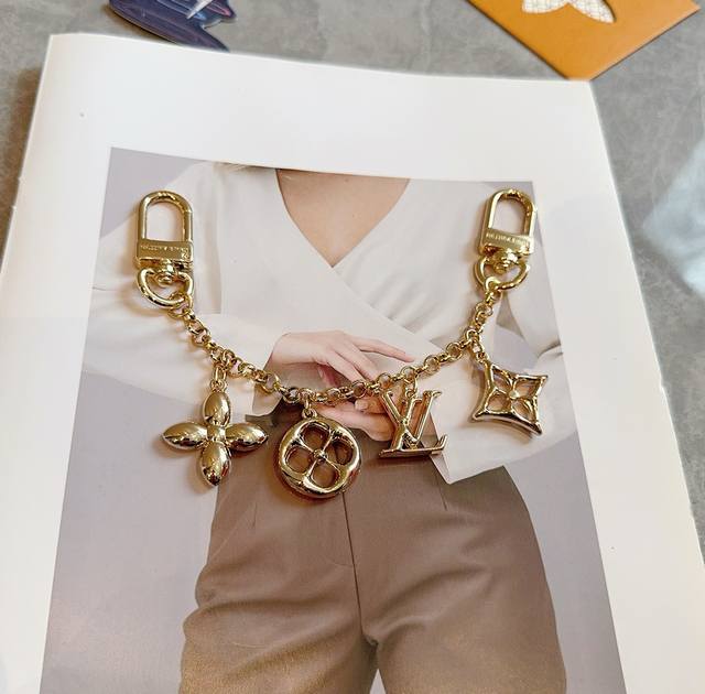 Lv Keychain Bag Accessory Bag Charm Gold & Silver M01188 Spring Street Chain The