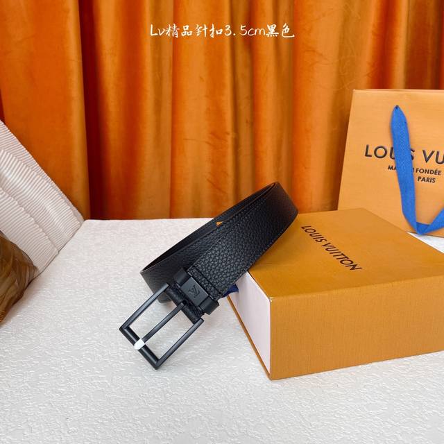 Louis Vuitton: Classic Original Quality, Classic Alligator-Textured Surface With