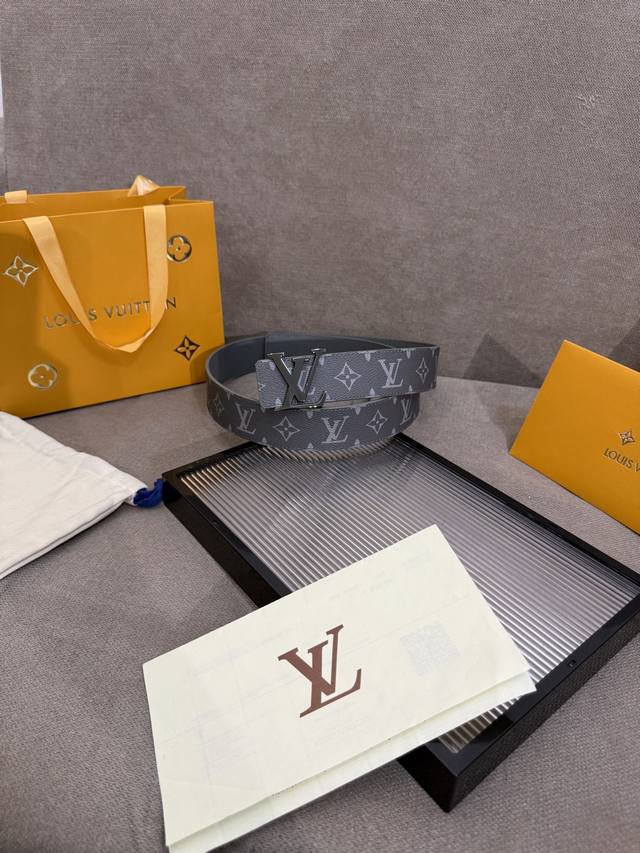 Lv Men's New Leather Belt, 4Cm Width, Custom Canvas Fabric With New Pattern Desi