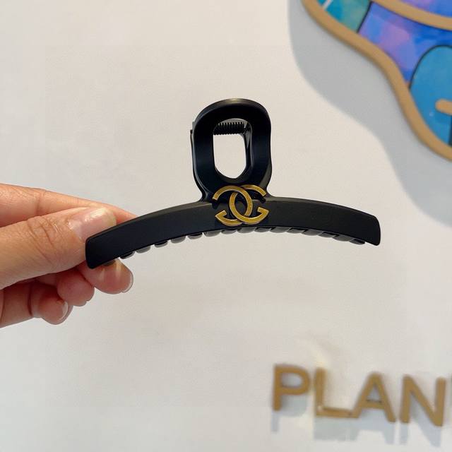 With Packaging Chanel New Fashion Korean-Style Double C Hair Clip, Large Shark C