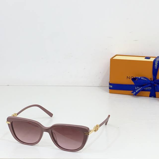 Louis Vuitton Model: Z1873 Size: 52 X 19-145 1302150